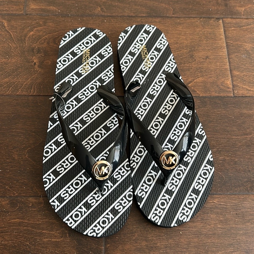 Michael Kors Womens Flip Flops Sz 8 Gold MK Logo Black White